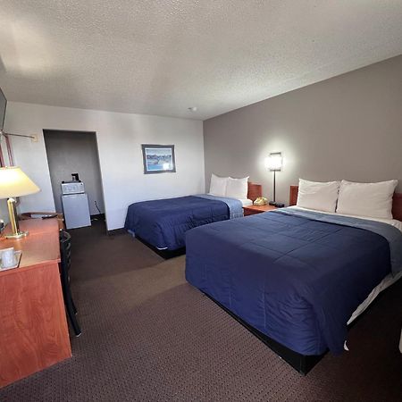 Regency Inn Dodge City Exterior photo